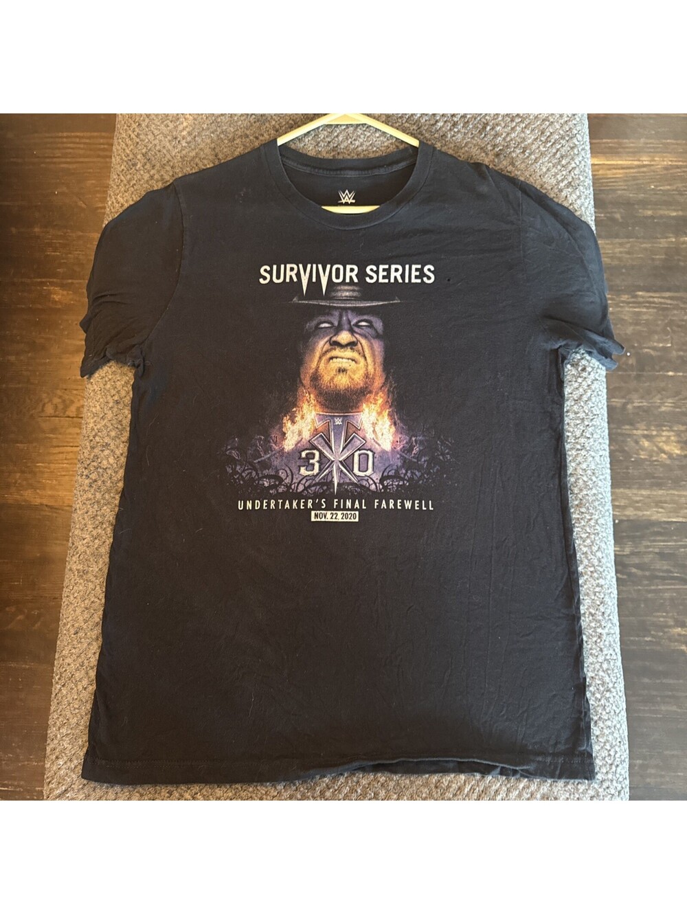 WWE Survivor Series Undertaker’s Final Farewell T-Shirt Men’s Large Distressed